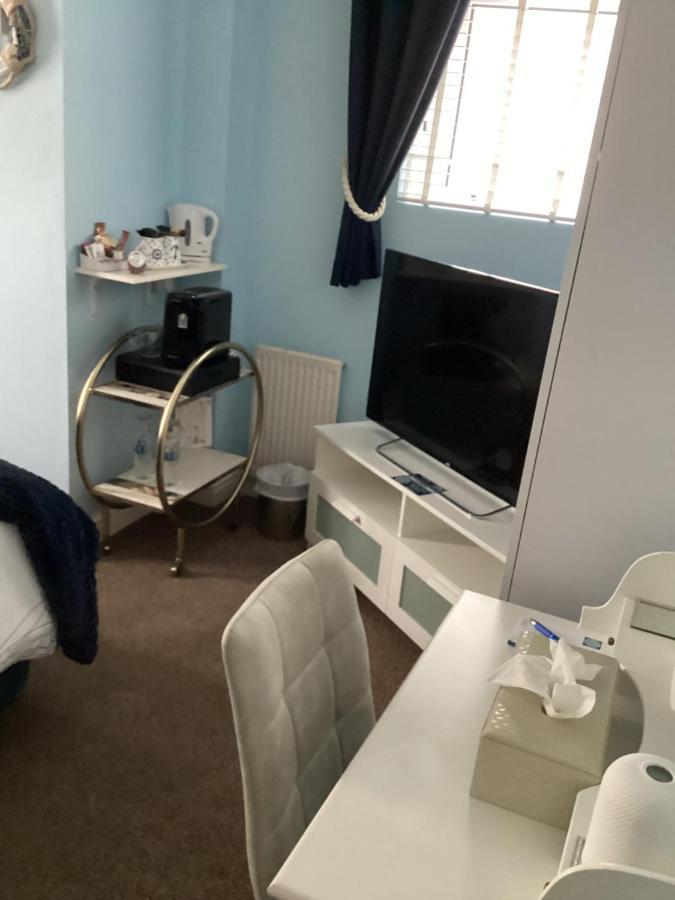 Bed and Breakfast By The Seaside Blackpool Exterior foto